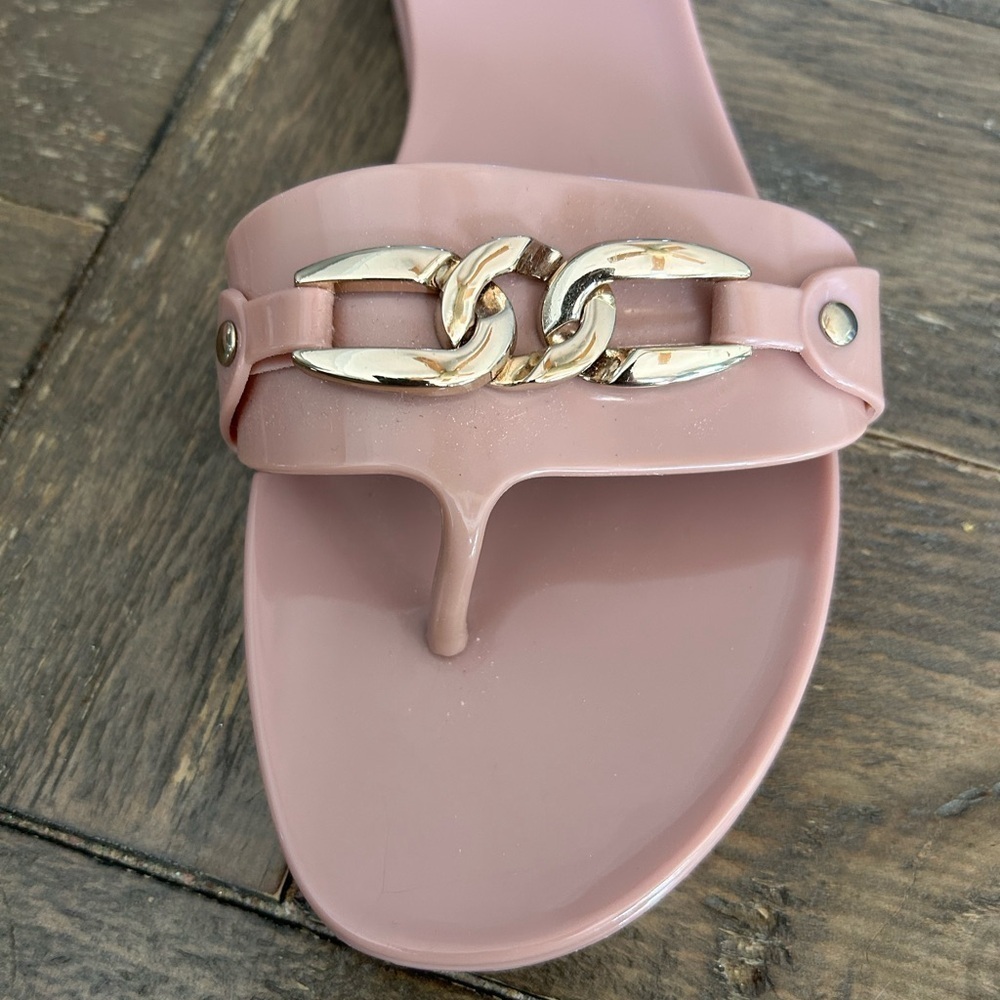 Vince Camuto Size 8 Sandals Pink Solid Rubber Gold Chain Flip Flops EUC - Picture 3 of 6
